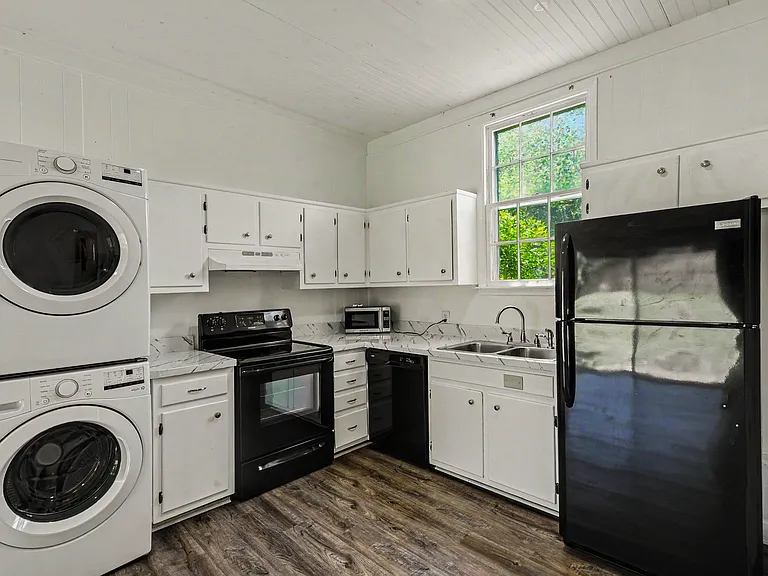2909 Sharon Hill Cir #B — Photo 3