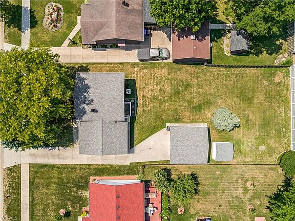 3rd image of 13774 Heatherwood Dr