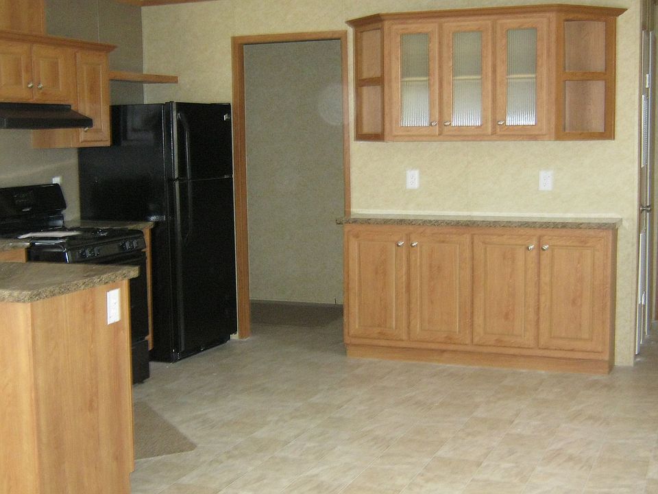 2nd image of 10450-6 Mile Rd #83