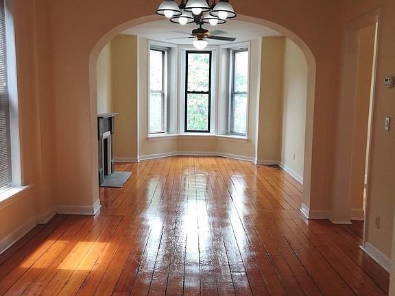 3rd image of 1907 W Evergreen Ave APT 1F