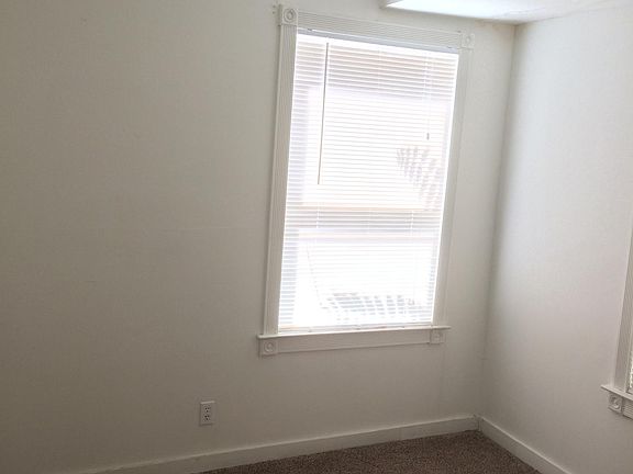 3rd image of 827 1/2 19th St