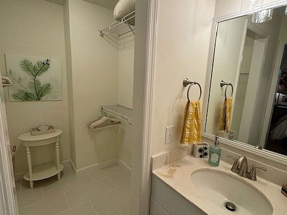 3rd image of 912 Newcastle St