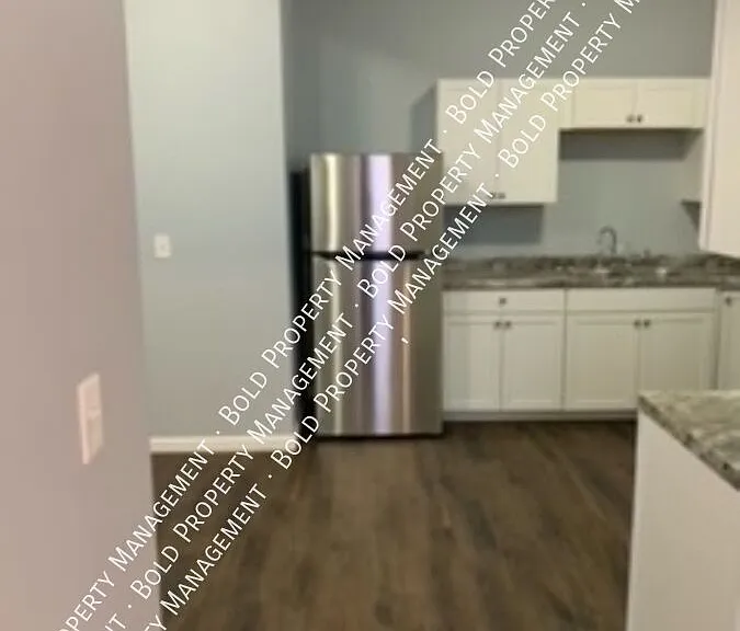 910 Walnut St #1 — Photo 16