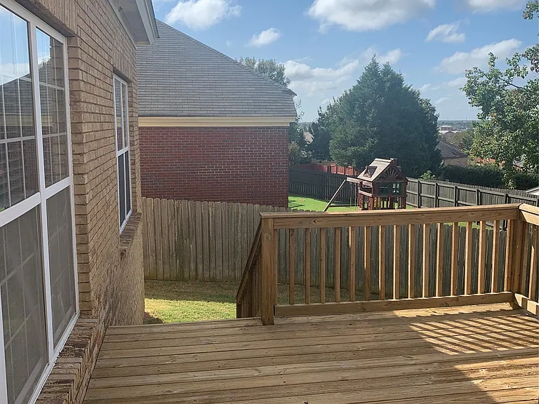 615 Castlebrook Dr — Photo 34