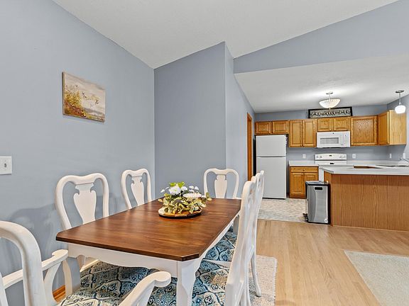 5th image of 417 Archibald Ln