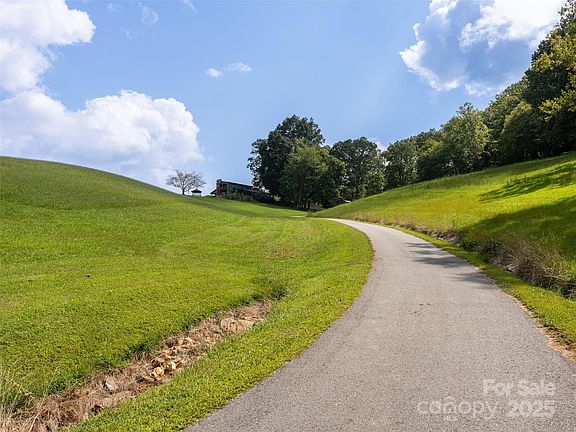29th image of 50 Holland Ridge Dr