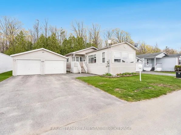 1407 Fox Rd, Severn, ON L3V 0V4