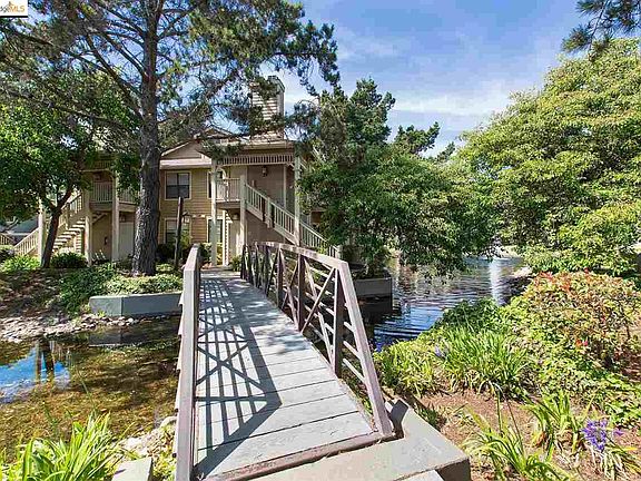 2nd image of 37 Lakeshore Ct