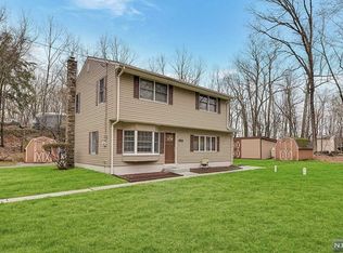 62 Magee Rd, Ringwood, NJ 07456