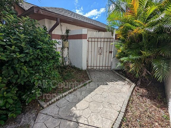 2nd image of 10914 Landon Ln