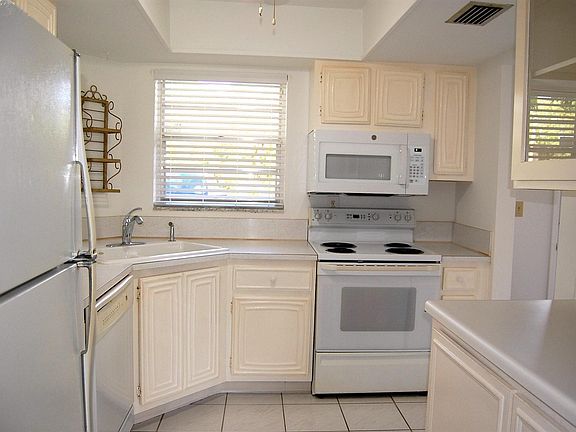2nd image of 18081 SE Country Club Dr #11104