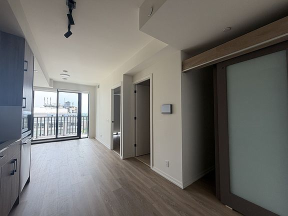 3rd image of 109 Erskine Ave #1006