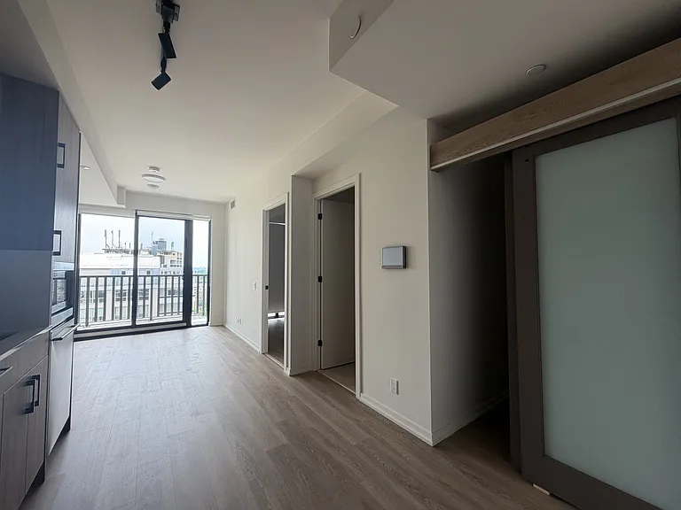 109 Erskine Ave #1006 — Photo 3
