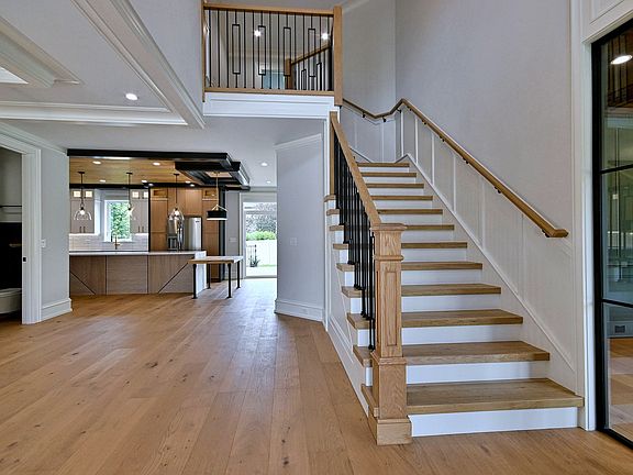 4th image of 389 Preserve Ln