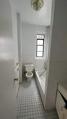Bathroom, photo 1