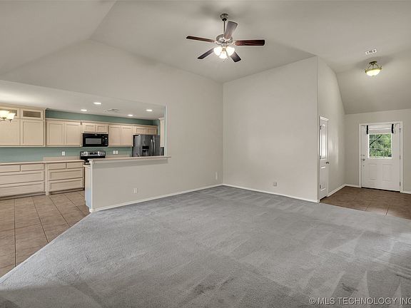 5th image of 1500 W Burnham Ave