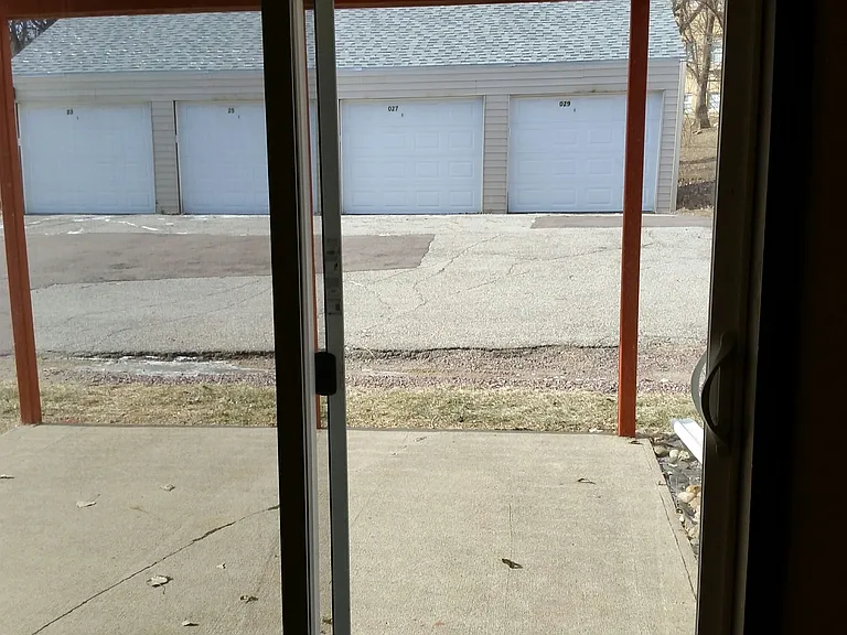 3017-3037 Viking Dr — Photo 9