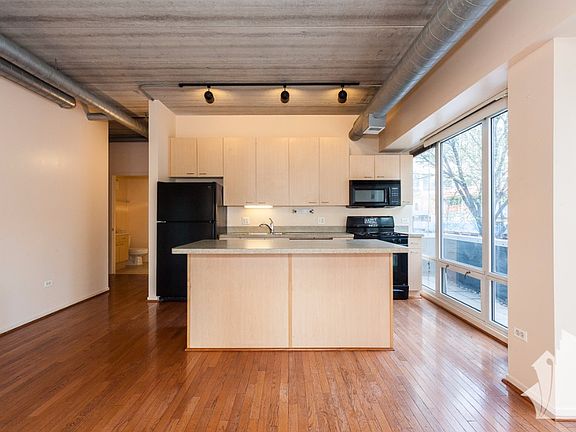 3rd image of 1431 S Michigan Ave #205
