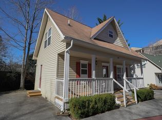 138 Roaring Fork Rd #COTTAGE400, Gatlinburg, TN 37738