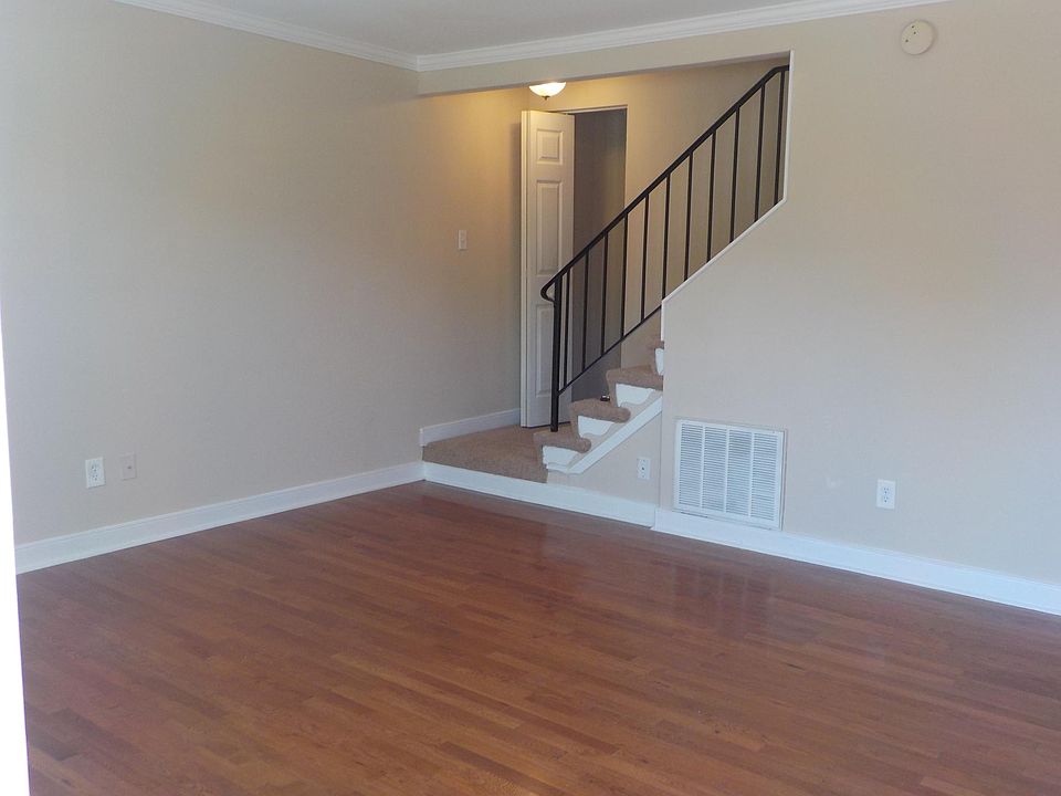1st image of 401 N Amsterdam Ct