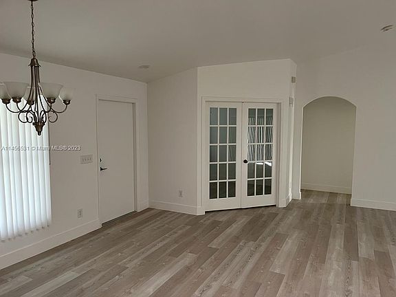 2nd image of 1022 NE 6th Pl