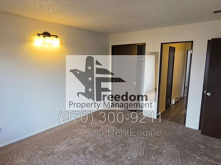 Chateau Apartments — Photo 8