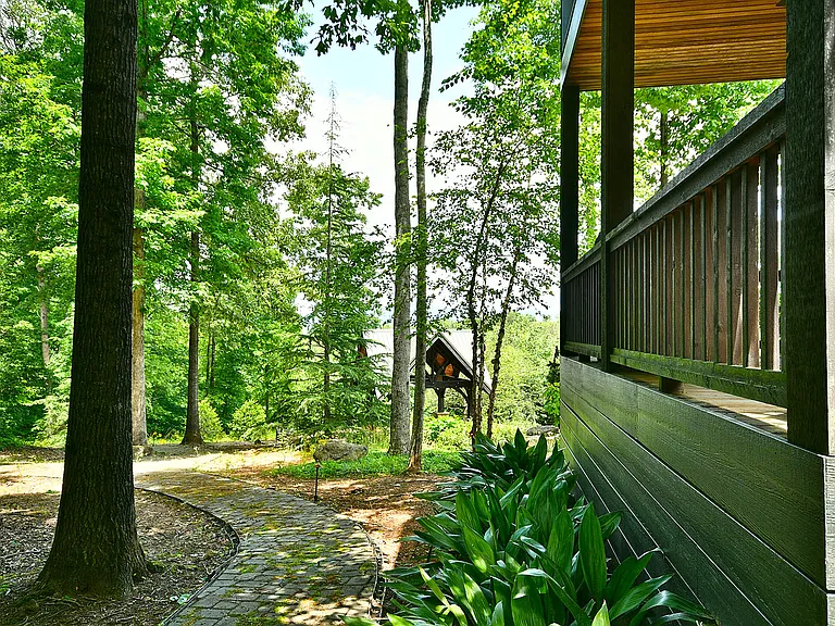 101 N Henderson Rd — Photo 5