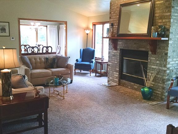 living room/dining room 