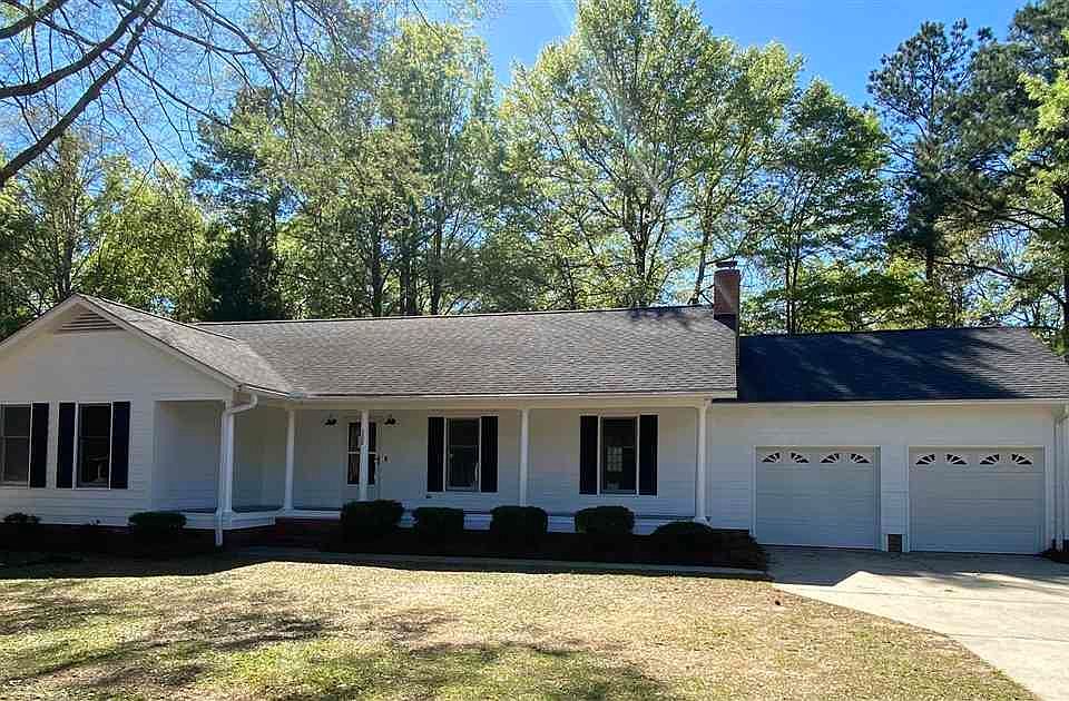 1st image of 302 Pecan Dr