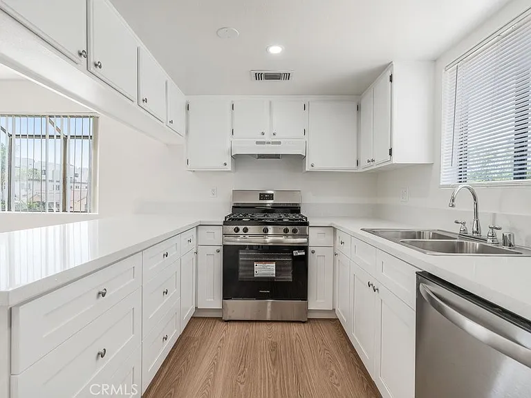 1129 Linden Ave #1 — Photo 12