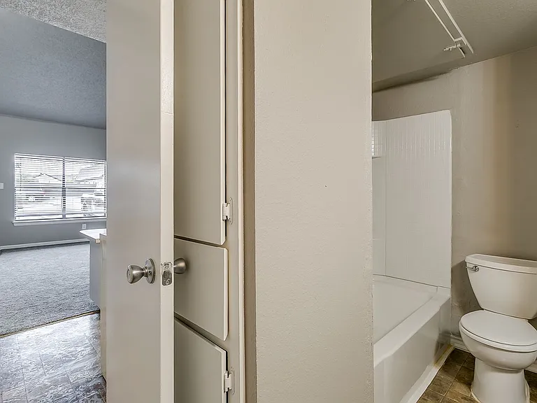 Summer Square Apartments — Photo 14