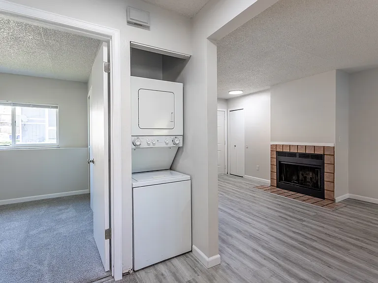 845 Hathaway Dr — Photo 7