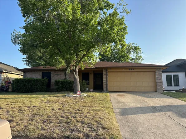 925 Woodcrest Dr, Lancaster, TX 75134
