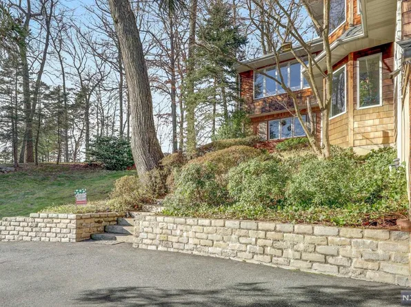 82 Andrea Ln, Township Of Washington, NJ 07676
