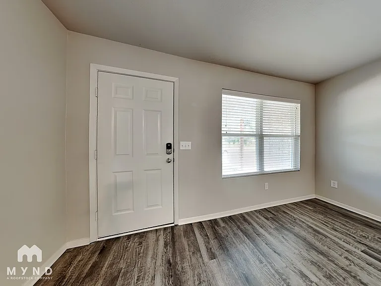 9207 Pleasant Valley Dr — Photo 5