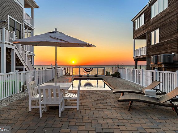 5th image of 41 W Oceanview Dr