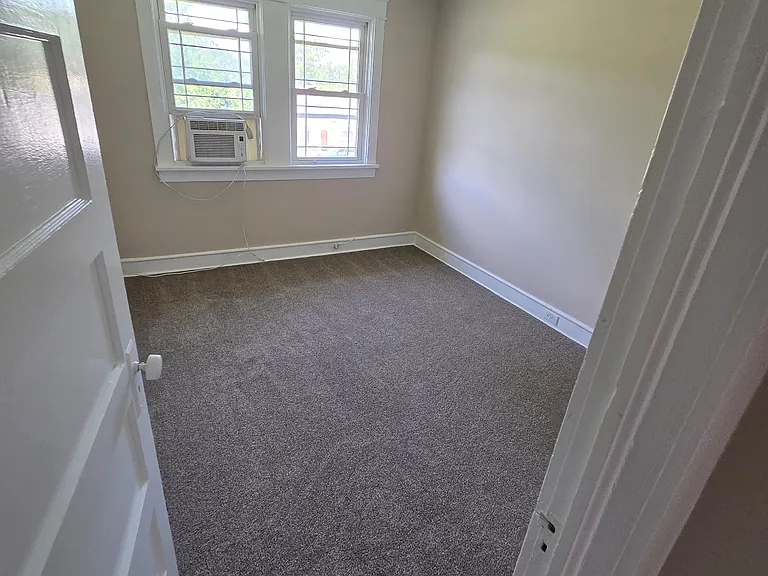 129 Kings Hwy — Photo 6