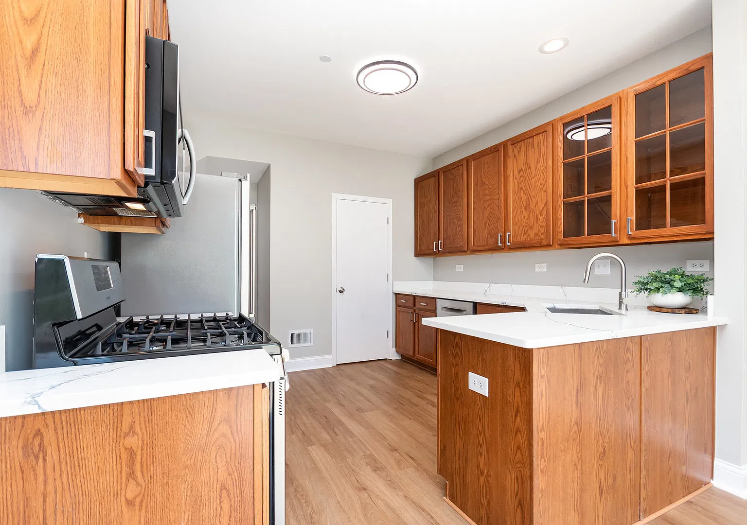 3 bed, 2.5 bath, 1517 sqft, $2,500 — Photo 3