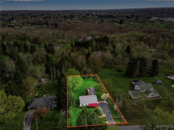 1598 Hubbard Rd, East Aurora, NY 14052