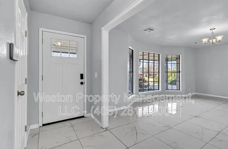 4 bed, 2.0 bath, 2252 sqft, $2,200 — Photo 3