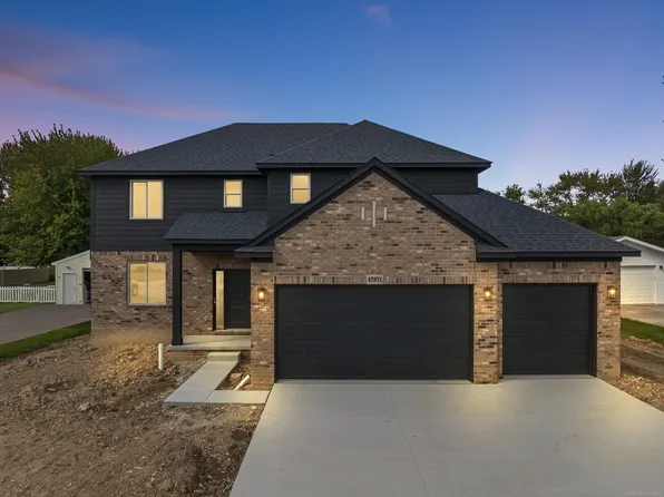 47971 Pheasant Dr, Chesterfield Township, MI 48047