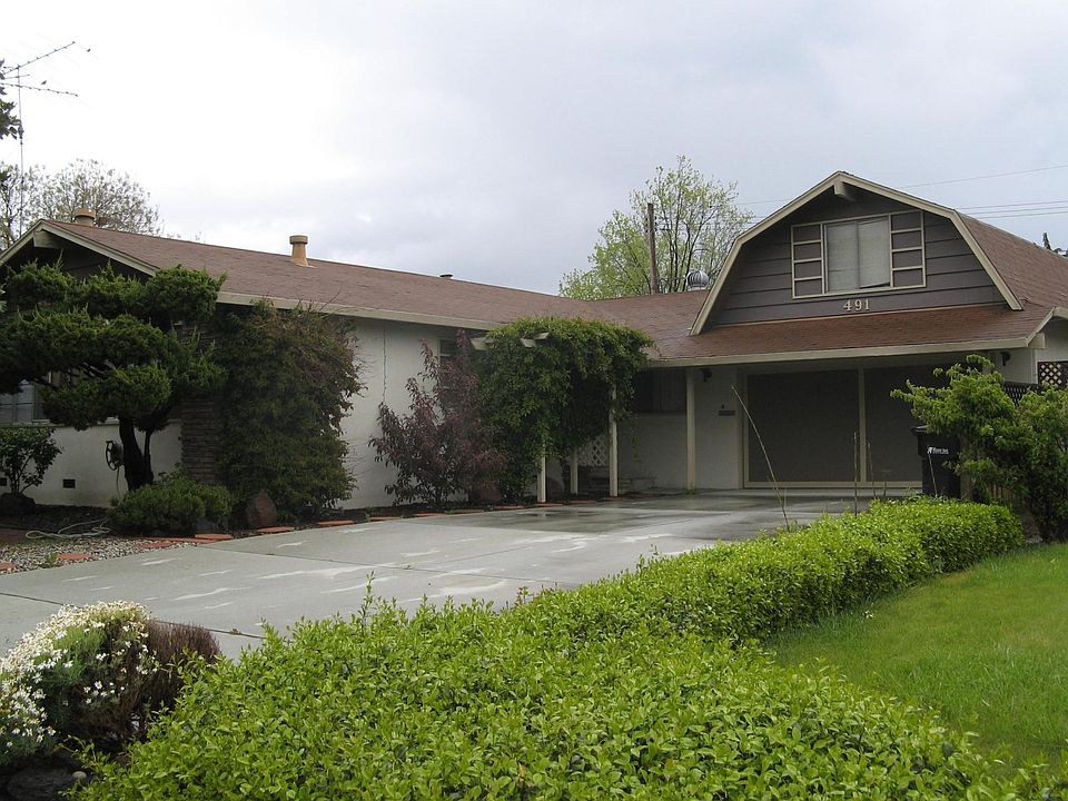 1st image of 491 Radcliffe Dr