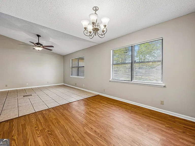 132 Woodvalley Dr — Photo 24