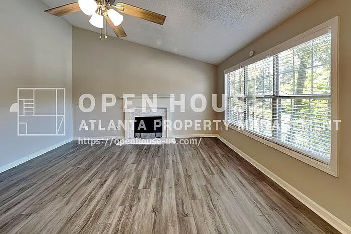 4 bed, 2.0 bath, 1293 sqft, $1,845 — Photo 4