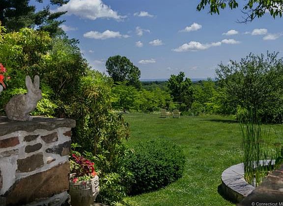 Backyard with view overlook...