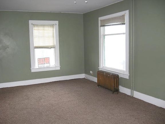 2nd image of 425 Saint Lawrence Ave