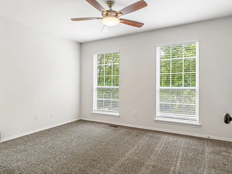 331 Heritage Commons Cir — Photo 11