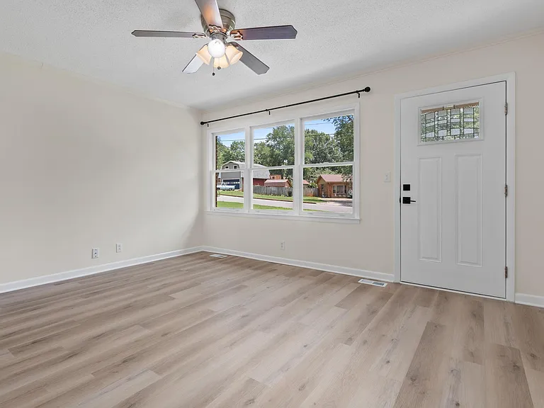 513 Willard St — Photo 3
