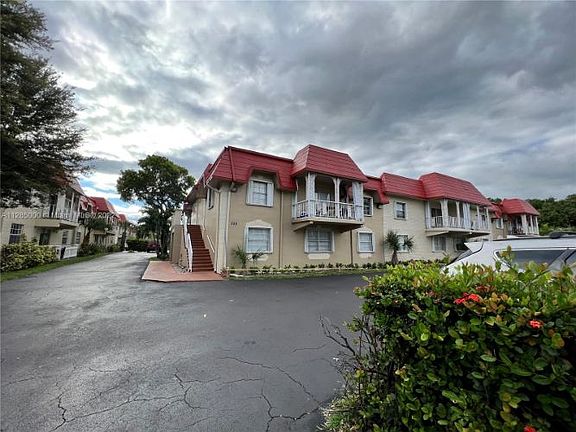 2nd image of 555 SE 8th St APT 254