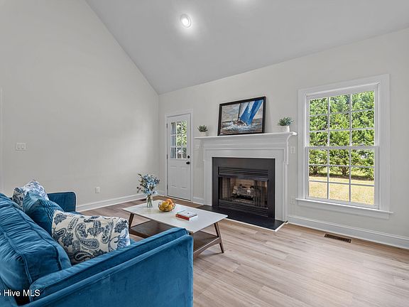 5th image of 3714 Columbia Avenue NW